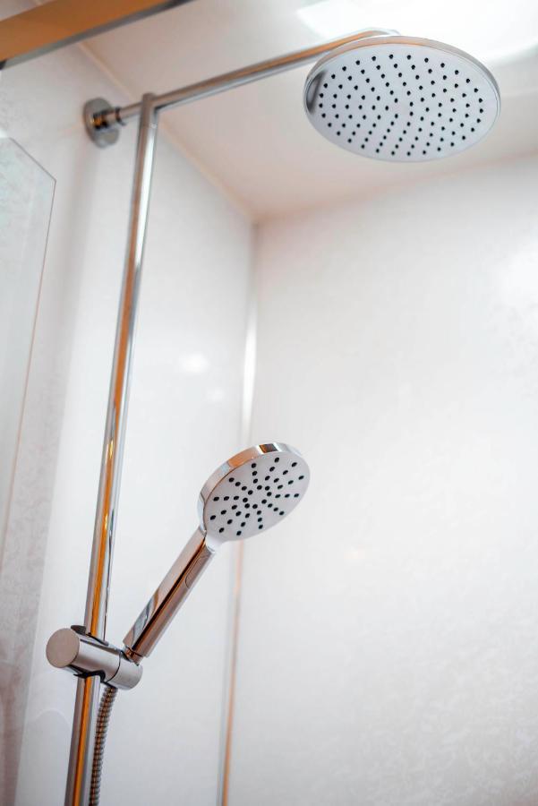 The Chaucer - Modern 3 Bed Home With Parking Close To City Centre Canterbury Ngoại thất bức ảnh